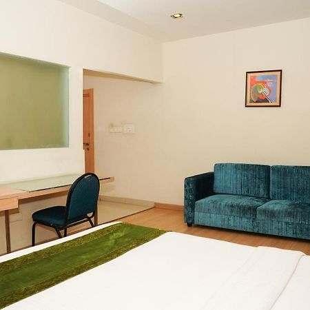 Oyster Suites Haiderabad Buitenkant foto