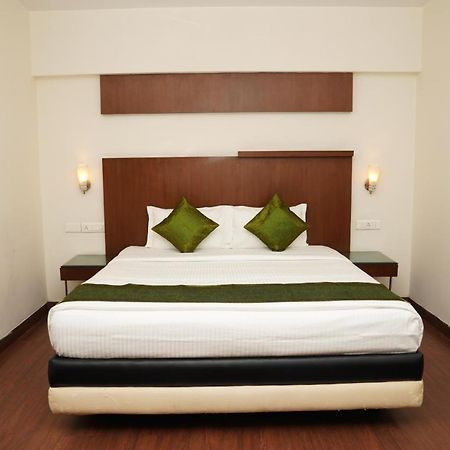 Oyster Suites Haiderabad Buitenkant foto