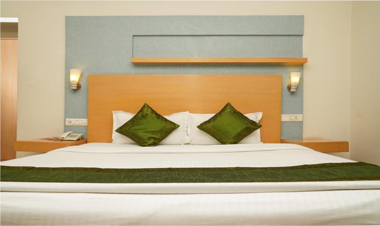 Oyster Suites Haiderabad Buitenkant foto