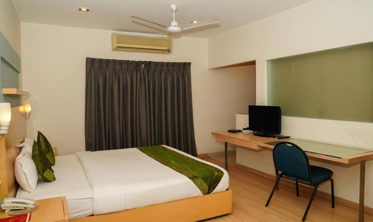 Oyster Suites Haiderabad Buitenkant foto