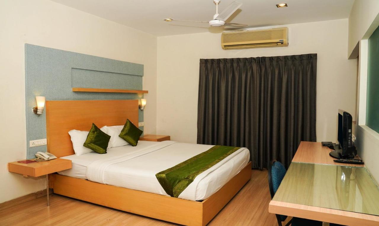 Oyster Suites Haiderabad Buitenkant foto