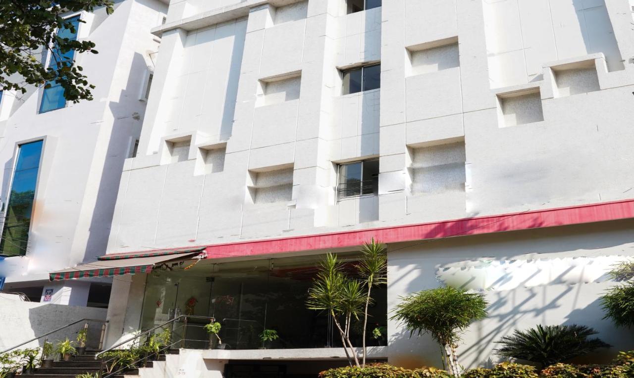 Oyster Suites Haiderabad Buitenkant foto